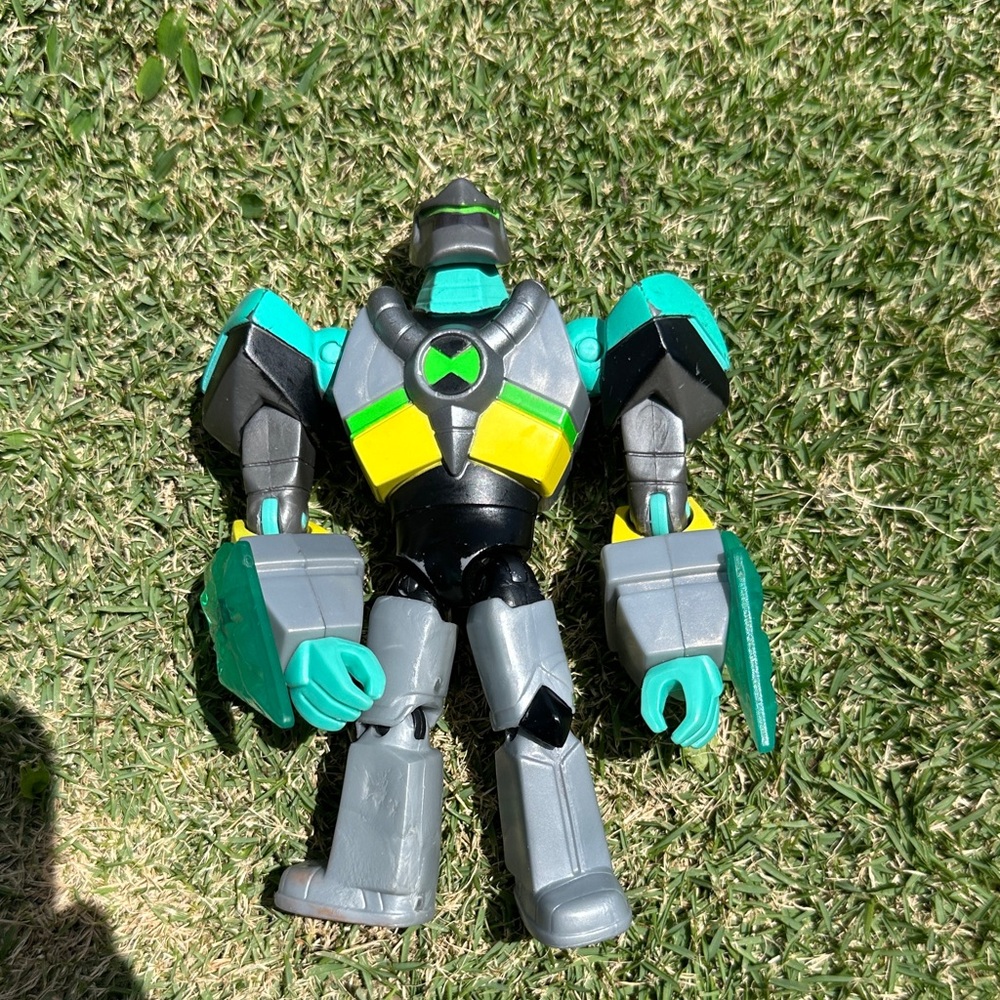 Ben 10 Diamondhead Omni-Kix Armor Action Figure